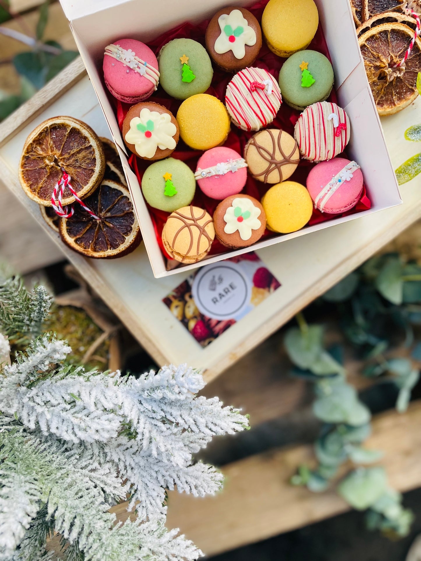 FESTIVE FRENCH MACARONS